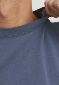 R.D.D. ROYAL DENIM DIVISION RDD DAN - Základné tričko - ombre blue