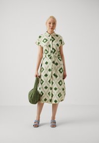 Object OBJBERRY LONG DRESS  - Blusenkleid - sandshell/peridot