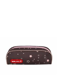 Astuccio marrone con motivi di stelle rosa, doppia zip e finitura rosa lucida. Presenta un'etichetta con logo rossa su un lato.