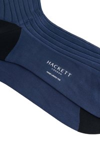Calcetines de rayas azul marino con acentos negros en la punta, que presentan el texto "HACKETT LONDON" y "DEDO UNIDO A MANO". Material suave y elástico.