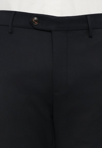 Marineblaue Hose aus glattem Stoff, mit einem einzigen Knopfverschluss und flachem Vorderdesign, sowie seitlichen Taschen.