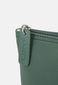 Lacoste CONCEPT - Cabas - sequoia