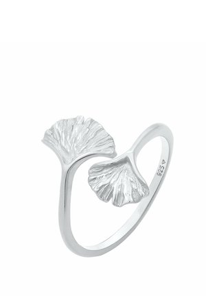 Anello in argento con due design testurizzati a forma di foglia di ginkgo. Realizzato in argento sterling 925 con una finitura lucida e design con banda aperta.