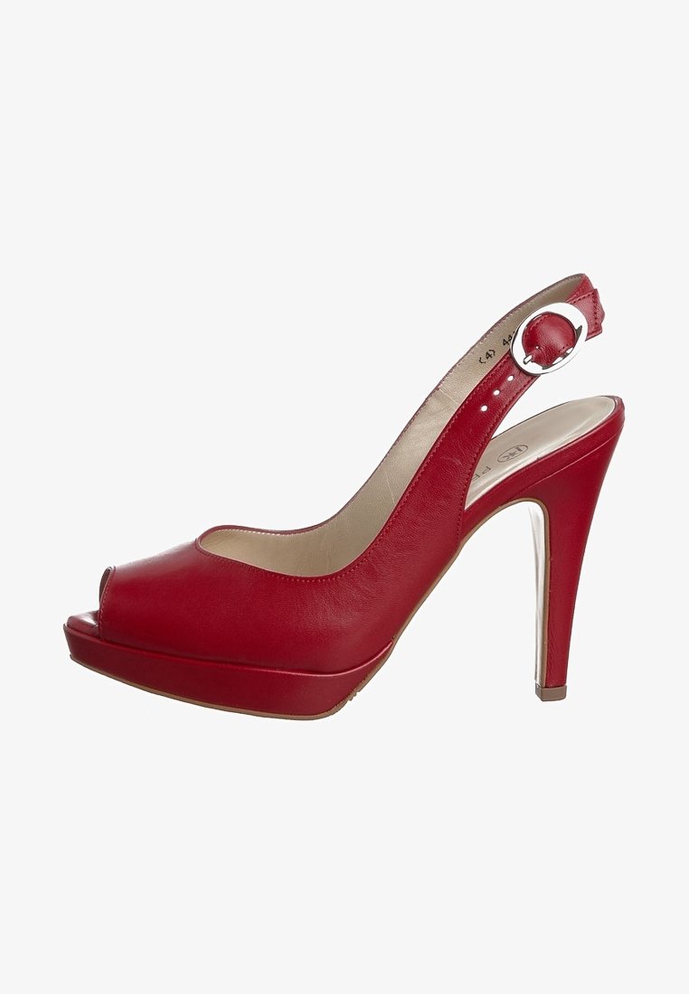Chaussure à talons hauts slingback en cuir rouge avec un design épuré, accent en anneau métallique et texture lisse. La base plateforme ajoute de la hauteur.