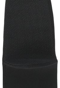 Svart tygknä-stöd med en strukturerad mönster och släta accenter, med en solid band längst ner för en säker passform.