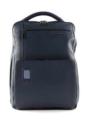 Zaino in pelle blu navy con due compartimenti con zip, una tasca frontale, texture liscia e design rettangolare. Presenta un dettaglio con logo.