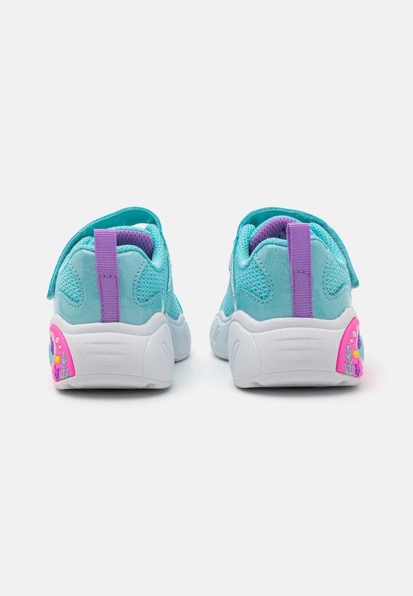 PLAY SCENE - Trainers2