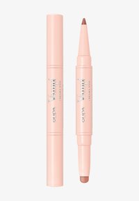 Dwustronny produkt do ust w jasnoróżowej tubce, z ostrym końcem w formie ołówka na jednym końcu i zaokrąglonym aplikatorem na drugim, oba w odcieniach nude.