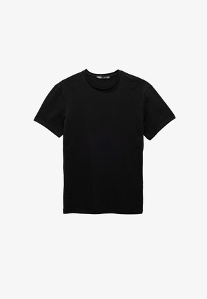Musta puuvillainen t-paita lyhyillä hihoilla, pyöreällä kaula-aukolla ja sileällä pinnalla. Ei kuvioita tai grafiikoita ole näkyvissä. Vakiokokoontumisen muotoilu.