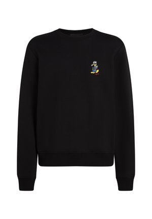 Zwarte sweatshirt met ronde hals, lange mouwen, ribgebreide manchetten en zoom; heeft een klein geborduurd figuur op de linkerkant van de borst.