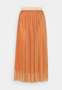 Orange mönstrad maxikjol med elastisk midja. Har små blå blommor på en plisserad design, tillverkad av lättviktig tyg.