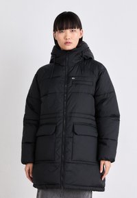 Tommy Jeans TJW MIDI VAIL PUFFER - Zimski kaput - black