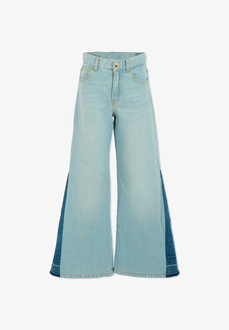 Jeans a gamba larga blu chiaro con un pannello in blu scuro lungo i lati. Realizzati in denim con cuciture standard e chiusura a bottone.