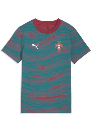 Turkis og mørkerød kortærmet sportsskjorte med bølget stribemønster, mørkerød krave, Puma-logo og Portugals nationale fodboldholds skjold.