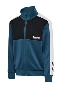 Hummel zip-up jakke med en teal farve på kroppen, sort tekstureret panel, hvide ærmer og sorte detaljer. Fremstillet af glat, let materiale.