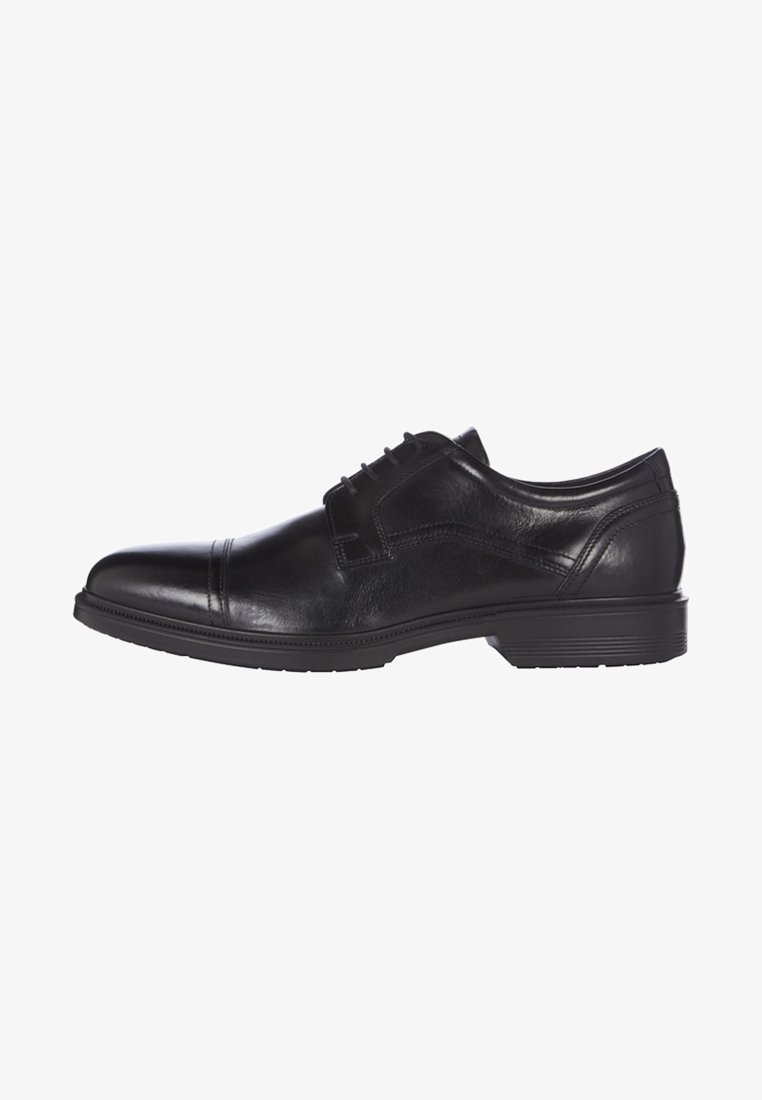 Chaussure habillée en cuir noir avec une surface lisse, un bout arrondi et six œillets. Présente un design effilé et une semelle basse texturée.