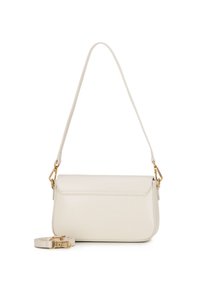 Sac à bandoulière en cuir crème avec rabat, quincaillerie dorée et bandoulière réglable. Texture lisse avec des détails de couture subtils.