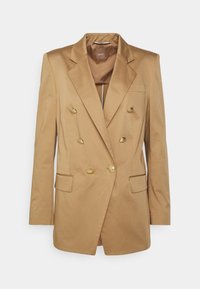 Blazer beige croisé avec boutons dorés, revers crantés, manches longues et poches avant à rabat, présenté sur fond blanc.