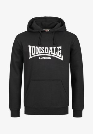 Črna kapuca iz mehkega blaga, z sprednjim kenguru žepom, nastavljivo vrvico za kapuco in belim logotipom "LONSDALE LONDON".