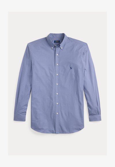 Cămașă cu mâneci lungi, albă și albastră în carouri, cu guler deschis, având un mic logo brodat pe partea stângă a pieptului.