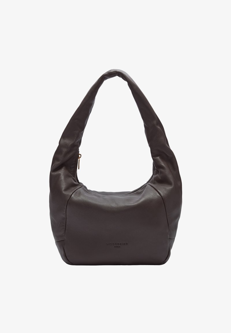 Brązowa skórzana torba na ramię o zaokrąglonym kształcie, miękkiej teksturze i zamknięciu na zamek. Posiada stylizowane logo z przodu.