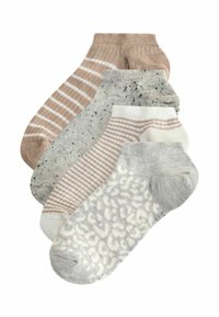 Fünf Paare von Knöchelsocken mit verschiedenen Mustern: zwei gestreifte in Beige und Grau, zwei gepunktete und ein Paar mit einem hellgrauen Tiermotiv.
