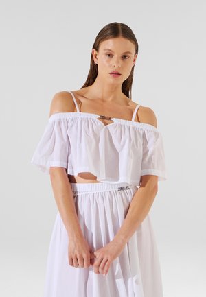 Witte off-the-shoulder crop top met gerimpelde mouwen, voorzien van een keyhole detail en zilveren hardware. Textiel met een losse pasvorm.