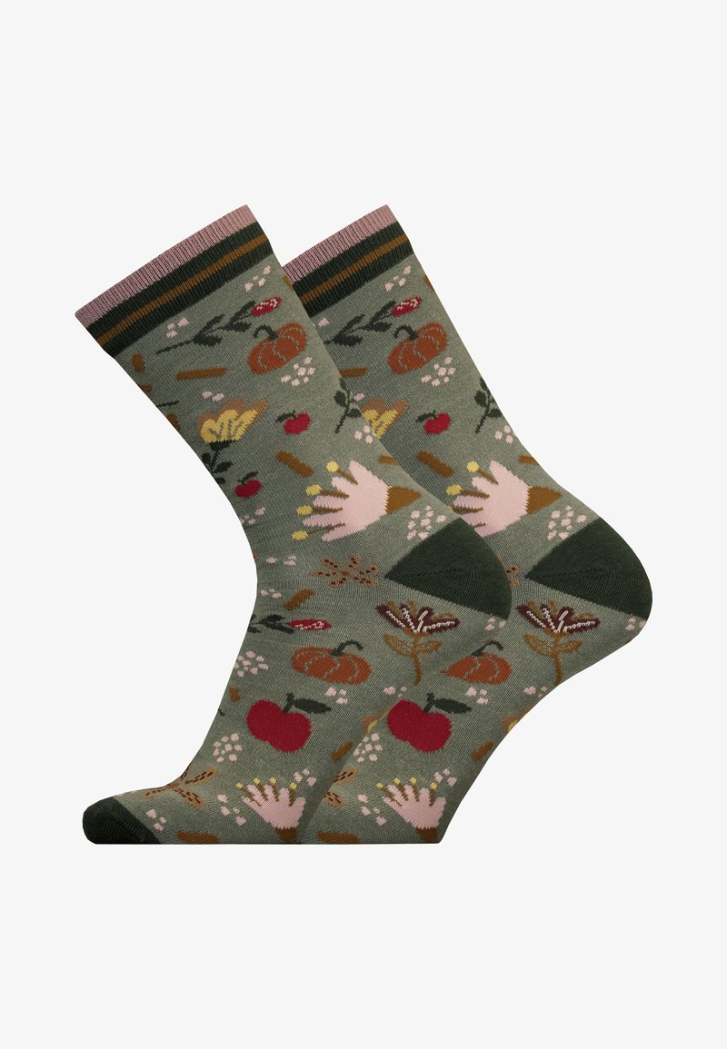 Grüne Socken mit floralen und fruchtigen Mustern, einschließlich Kürbissen, Äpfeln und Händen. Mit einem pinken und dunkelgrünen gestreiften Bündchen.