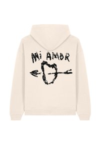 Beige kapuce ar melnu grafiku, kurā ir uzraksts "Mi Amor" un sirds kontūra, ko caurdur bulta aizmugurē.