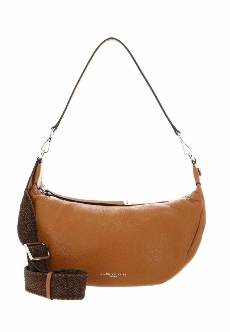 Borsa a spalla in pelle marrone chiaro con un accento testurizzato marrone, tracolla regolabile e chiusura con zip. Caratterizzata da hardware in metallo e un branding sottile.