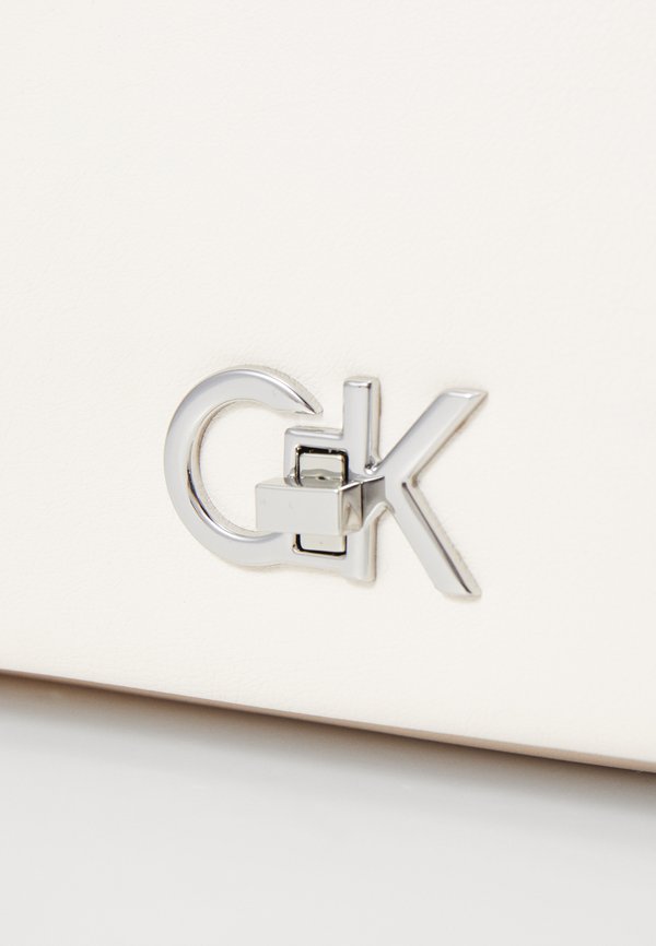 MEDIUM SHOULDER BAG - Handbag - sea salt2