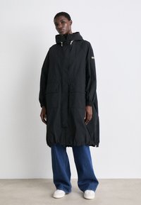 Barbour International VARONA SHOWERPROOF - Vízálló dzseki - black