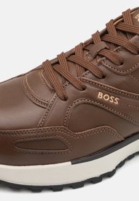 BOSS JONAH - Sportcipő - medium brown