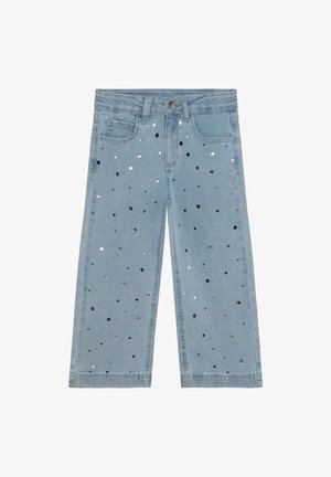 Lichtblauwe wijde jeans met metalen zilveren en zwarte polkadotversieringen, voorkanten met zakken, lussentaille en knoopsluiting.