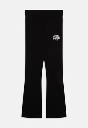 Fekete, bő szabású melegítőnadrág, puha anyagból készült. Az elején fehér hímezett "PUMA" logó található. Simább felület, laza fazonnal.