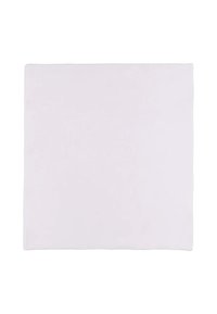 Dessous de plat rectangulaire doux en tissu rose clair. Texture lisse sans motifs ou accents visibles. Les bords sont cousus pour plus de durabilité.