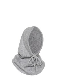 Pasamontañas gris de punto con textura acanalada y cordón de ajuste en la abertura del cuello delantero.