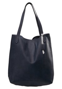 Mörkblå tote-väska med en texturerad yta, dubbla remmar och en dekorativ etikett med ett band. Enkel, rymlig design.