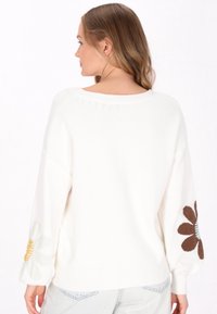 myMo Svetr - white