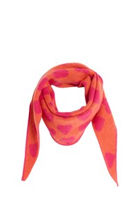 Bufanda de lana en un vibrante color naranja con grandes patrones de corazones rosas, que presenta una textura suave y extremos puntiagudos para un envoltura versátil.