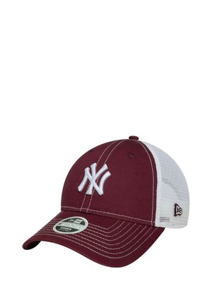 Cappello bordeaux con retro in rete bianca. Presenta un logo ricamato bianco e cuciture a contrasto. Visiera curva e vestibilità regolabile.