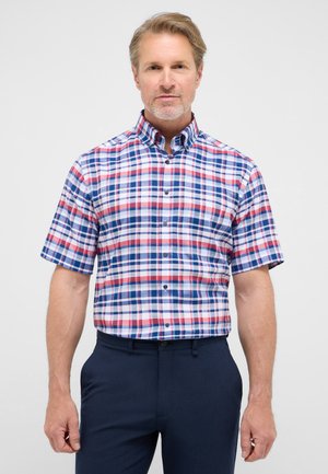 Camicetta a maniche corte con bottoni caratterizzata da un motivo a quadri rosso, blu e bianco, realizzata in cotone leggero con colletto e pattina bottoni.