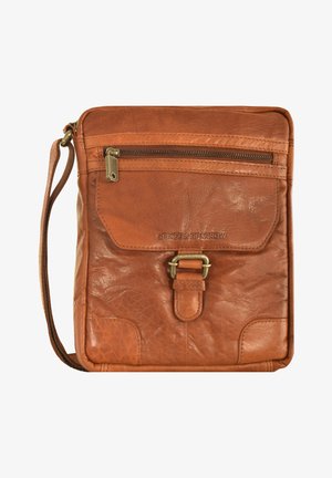 Bruine leren crossbody tas met een voorste ritszak, magnetische klepsluiting en verstelbare schouderband. Heeft een textuur en metalen accenten.