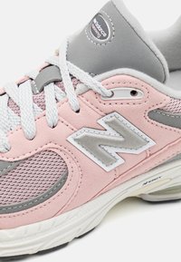New Balance 2002 - Sneakers basse - pink/grey