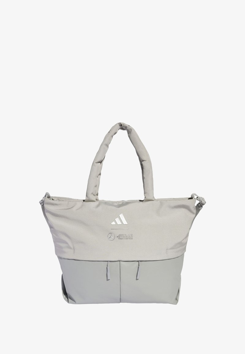 Grå stoftaske med to robuste håndtag. Har en lysere grå nederste halvdel, lynlåslukning øverst og trykte logoer på forsiden.