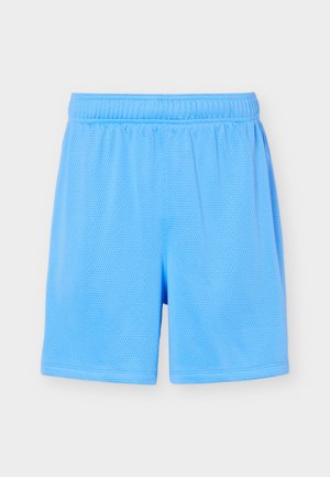 Short de sport bleu clair avec taille élastique en tissu mesh respirant, posé à plat sur un fond blanc.