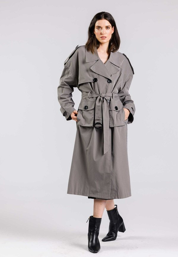 Trenchcoat - checker