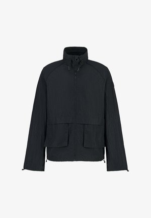 Veste légère noire avec une finition texturée, col montant, fermeture éclair à l'avant et deux grandes poches avant. Poignets et ourlet élastiques pour un bon ajustement.
