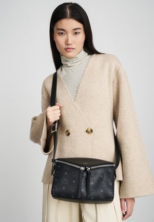 MCM MIX SHOULDER  - Skuldertasker - black