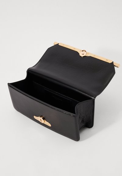 Victoria Beckham 202 CLUTCH - Psaníčko - black